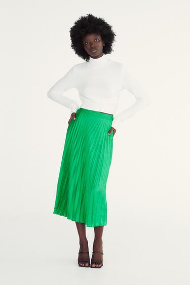 Women In Skirts Pics